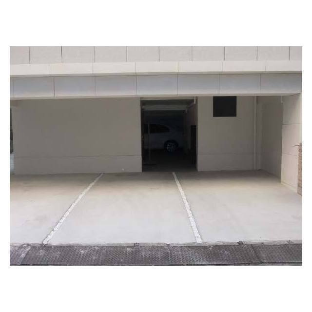 プレシアス本郷の駐車場