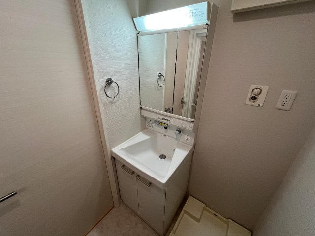 レフィナード本郷三丁目の洗面所