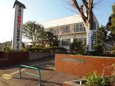 六実図書館 496m