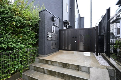 【エントランス】 | EIMA　Residence