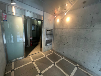 ラティス新橋のエントランス