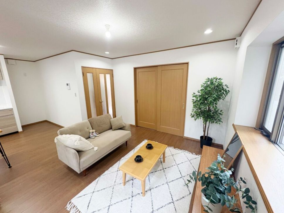 瀬谷区二ツ橋町　中古戸建の居間・リビング|こちらのリビングで趣味の時間をお楽しみください
