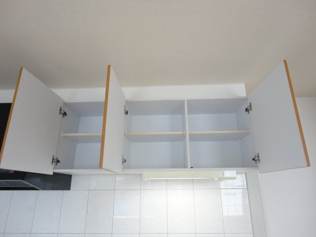 サンミラドールＡのキッチン|吊戸棚（イメージ）