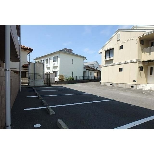 ファーストパーシモンの駐車場
