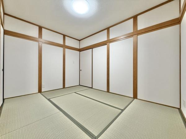 【独立洗面台】 | 明るく、清潔感のある洗面所♪鏡も大きく使い勝手の良い洗面化粧台です♪