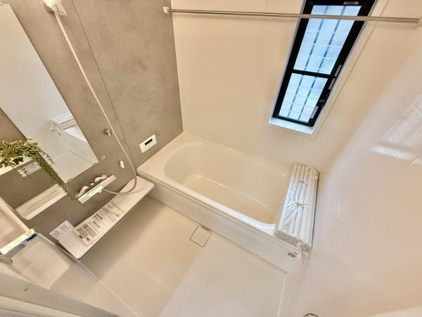 【浴室】 | アクセントパネルで落ち着きのある雰囲気を演出♪毎日の疲れを癒やすバスタイムを。