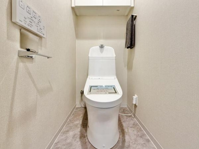 【トイレ】 | ファミール堺パートⅡ | 節水型でエコなトイレには、今では当たり前のウォシュレット付き。便座を温める機能もついていて、居心地良くてトイレから出られなくなるかも！