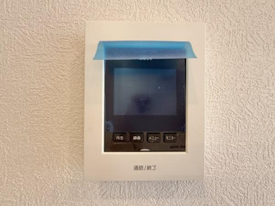 【内装】 | ファミール堺パートⅡ | お子様のお留守番にも安心なＴＶモニタ付インターホン。
大切なご家族と住まいを守るホームセキュリティ付が、安心な生活をサポートします。