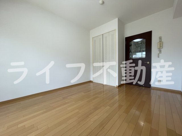 シャトー雅の居間・リビング|こちらのリビングで趣味の時間をお楽しみください