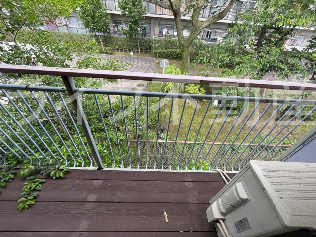 ソレイユ住道のバルコニー|外からの目が気にならないバルコニーで洗濯物が干せます