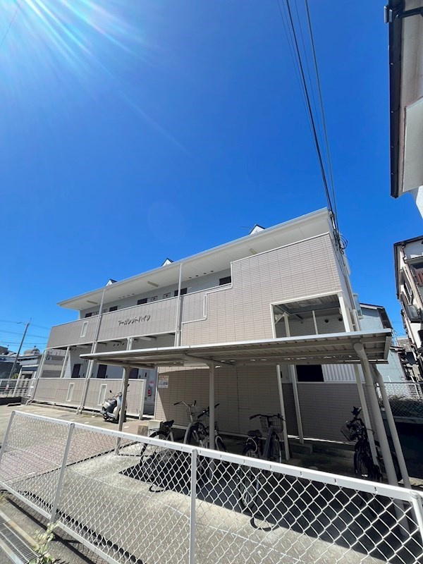 尼崎市塚口本町１丁目の賃貸マンションの外観