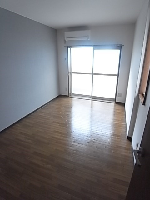 尼崎市塚口本町１丁目の賃貸マンションの居間・リビング