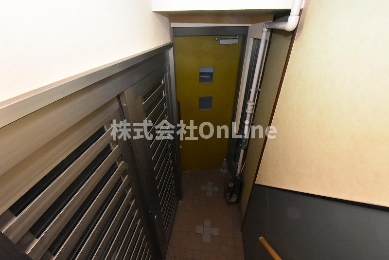 東大阪市小阪３丁目の賃貸マンションのエントランス