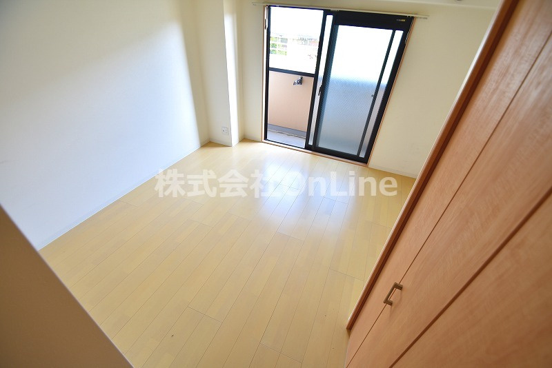 東大阪市下小阪５丁目の賃貸マンションの洋室
