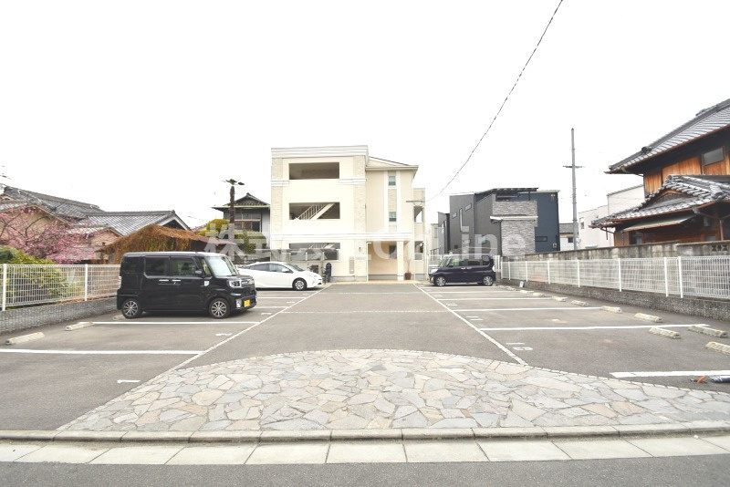 東大阪市若江北町３丁目のアパートの駐車場