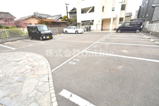 東大阪市若江北町３丁目のアパートの駐車場