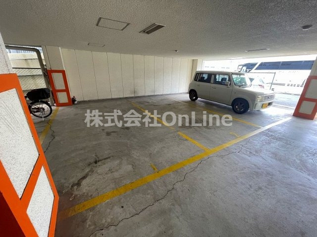 東大阪市高井田中４丁目の賃貸マンションの駐車場