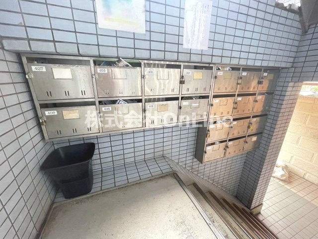 東大阪市高井田中４丁目の賃貸マンションのロビー