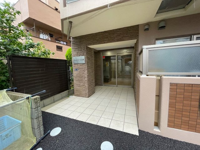 東大阪市西堤本通東１丁目の賃貸マンションのエントランス