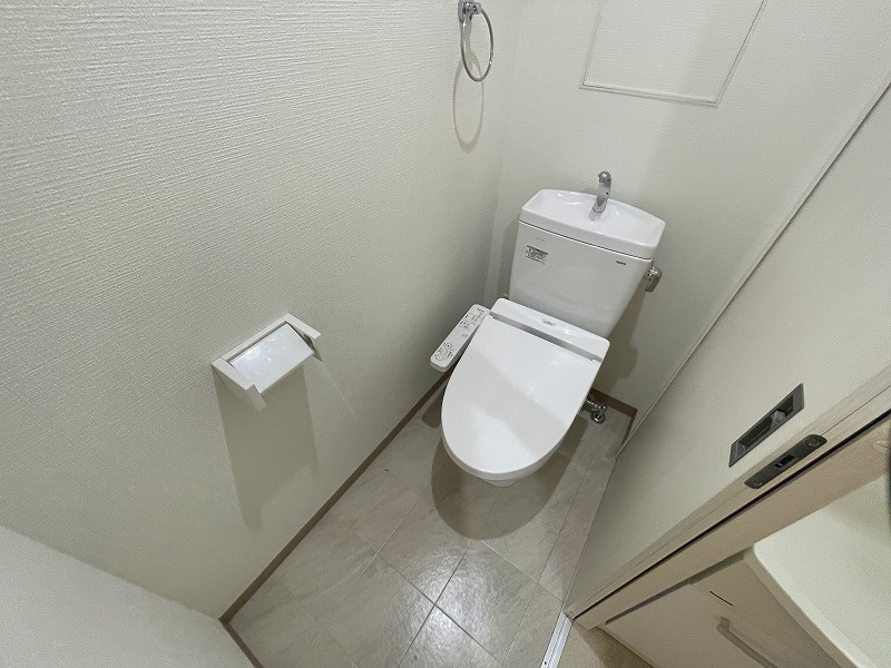 東大阪市西堤本通東１丁目の賃貸マンションのトイレ
