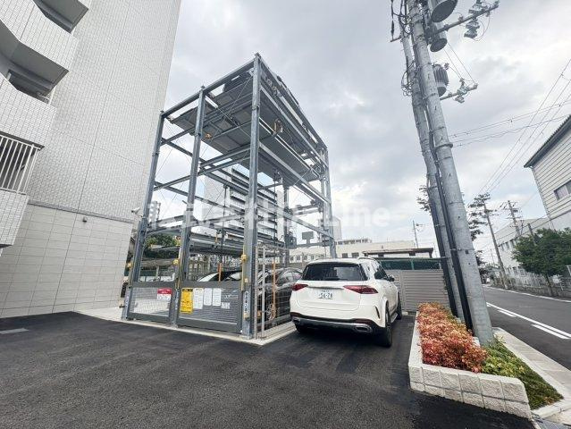東大阪市高井田西６丁目の賃貸マンションの駐車場