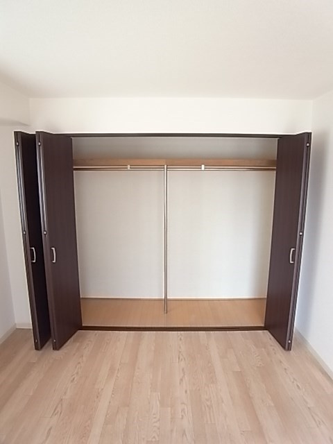 尼崎市昭和南通５丁目の賃貸マンションの収納