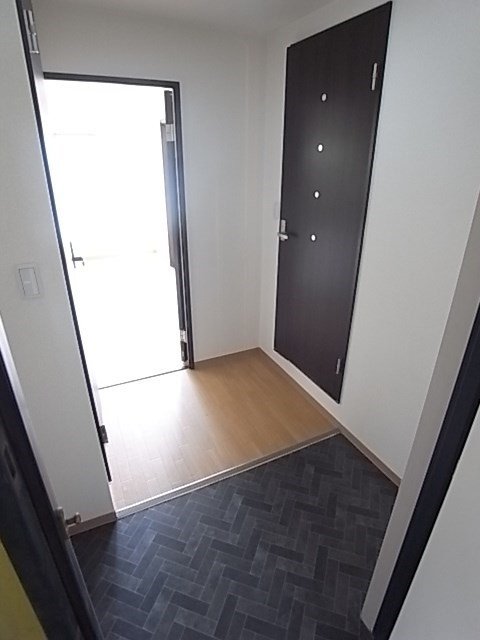 尼崎市昭和南通５丁目の賃貸マンションの玄関