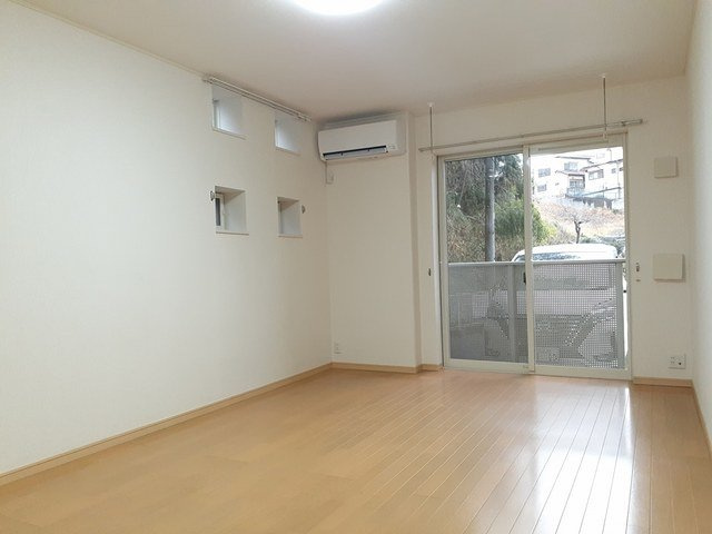 シャロル白山の居間・リビング|きれいな内装です