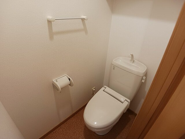 サンライズ　ナカガワ　Ｅのトイレ|落ち着いた色調のトイレです