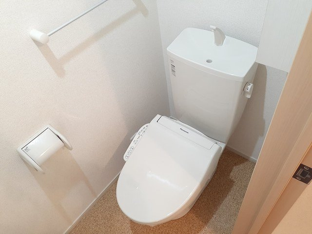 エレガント・ヒルズのトイレ|落ち着いた色調のトイレです