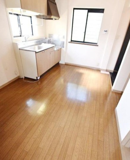 横浜市磯子区杉田５丁目の賃貸マンションの居間・リビング