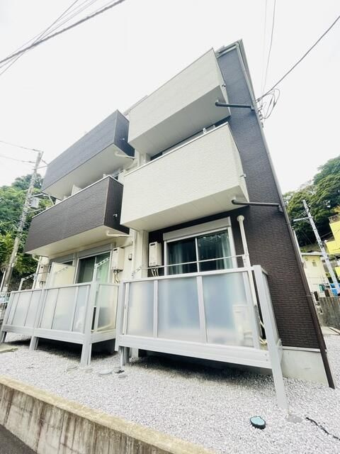 横浜市西区浅間台のアパートの外観