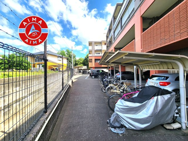 ルネッサンス21春日ザパークの駐輪場|屋根付きの駐輪場なので雨の日でも安心です。