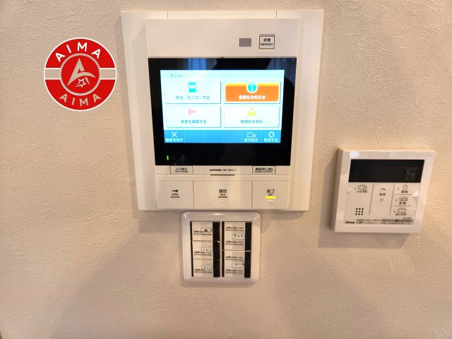 ルネッサンス21春日ザパークのセキュリティ|玄関を開ける前に、室内のモニターで来訪者の顔と姿をしっかりと確認できるTVモニター付きインターホンを完備。