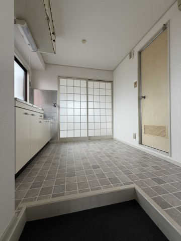 シャトル山之内の玄関