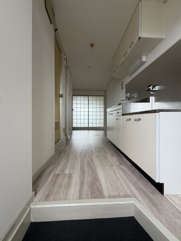 シャトル山之内の玄関