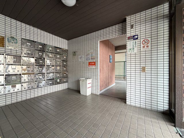 シャトル山之内のエントランス
