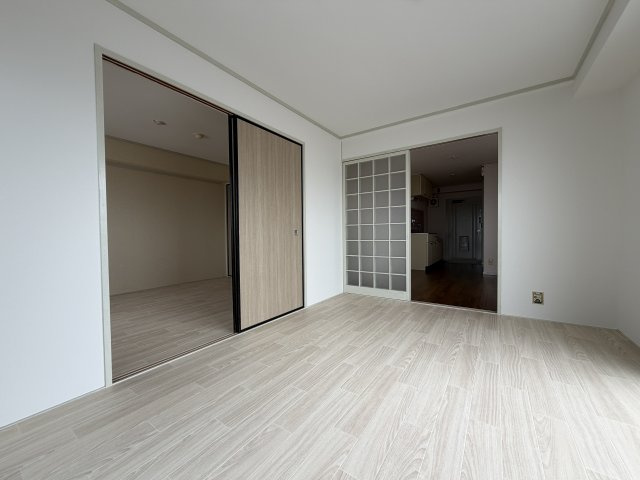 シャトル山之内の洋室