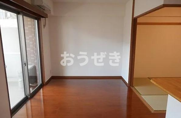 サンクレイドル鶴見の居間・リビング