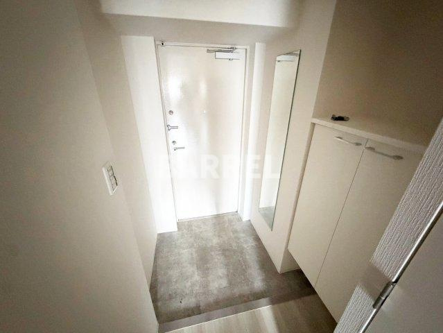 アドバンス江坂ラシュレの玄関