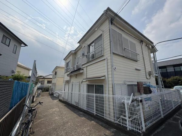 横浜市港北区岸根町のアパートの外観