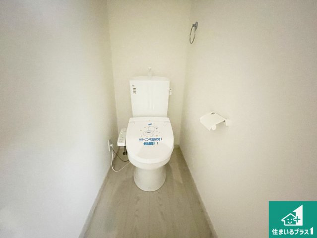 亀岡市余部町天神又　第6期　新築一戸建てのトイレ|1・2階の2ヶ所にあるので、朝の忙しい時間の順番待ちもなく、深夜の利用にも大変便利です。