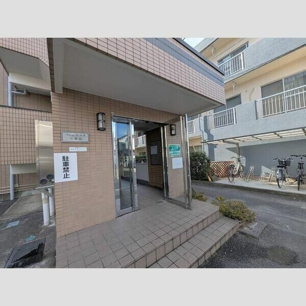ウィンテラス東村山のエントランス