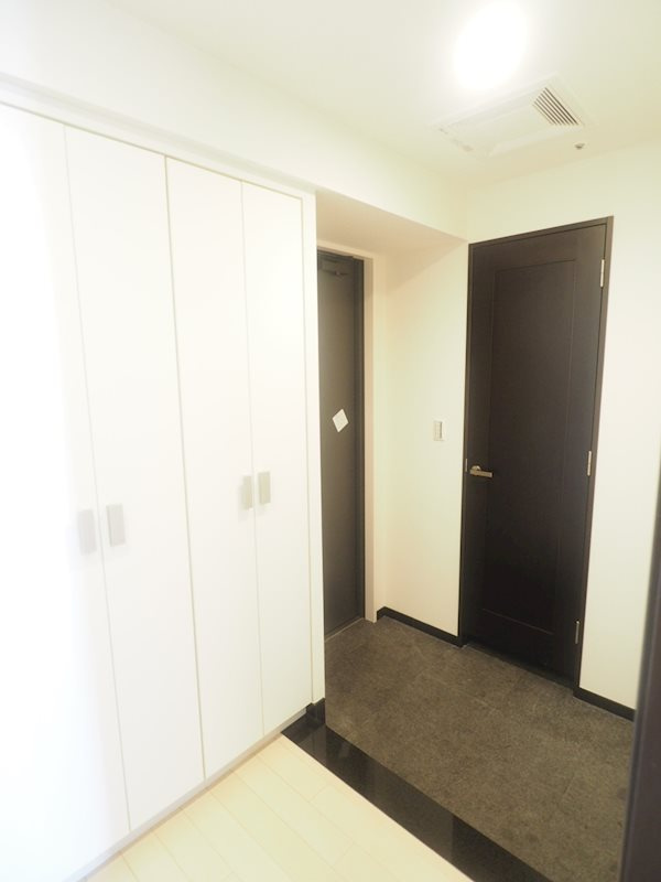 収納豊富な玄関