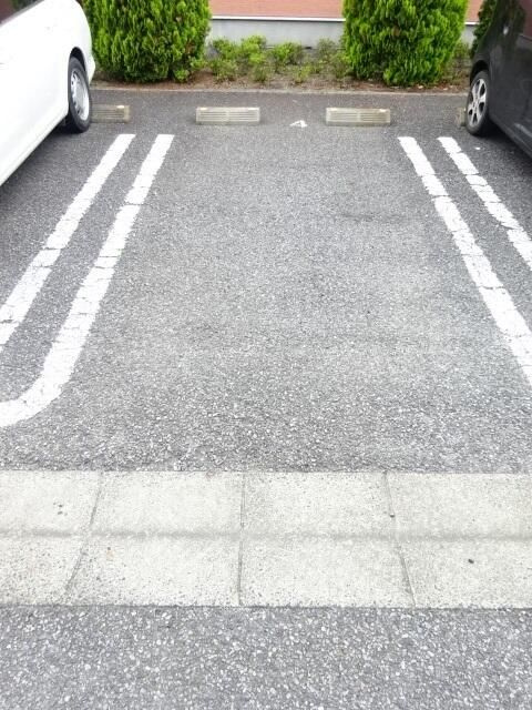 メゾン　ド　ジャンシアーヌＡの駐車場