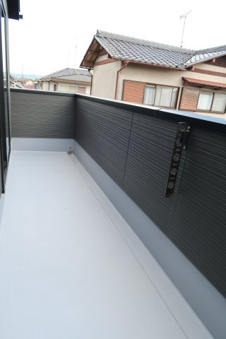 リナージュ野洲市近江富士１丁目　１期　２号棟のバルコニー