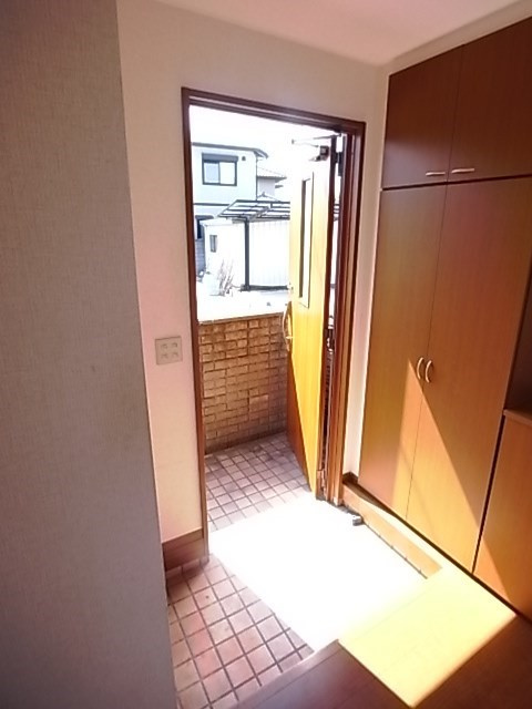 山中タウンハウスB棟の玄関