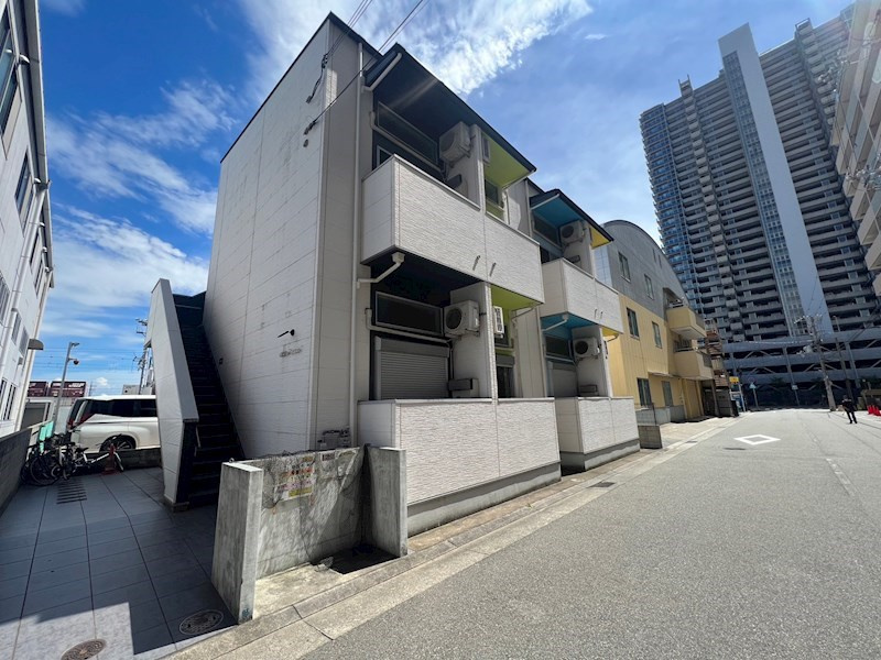 クレストコート鷹取の外観