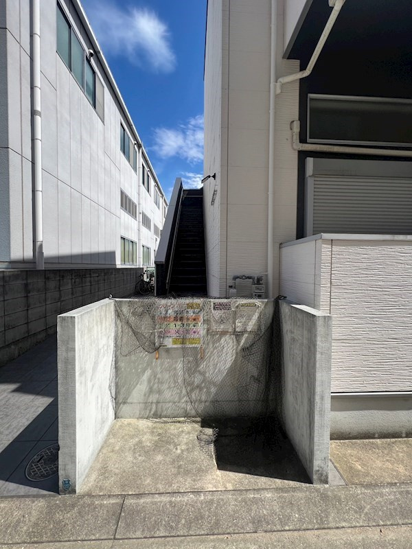 クレストコート鷹取の外観