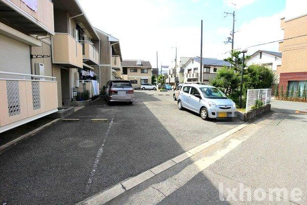 セジュール小柳Ⅰの駐車場|駐車スペースもあります